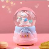 MCM Group Hello Kitty Içi Dönmeli Püskürtmeli Işıklı Müzikli Kar Küresi Büyük Boy ALK3036 ( Lisinya )