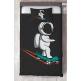 Mekta Home Bebek ve Çocuk Odası Kaykaylı Astronot Desenli Yatak Örtüsü - Renkli - 140 x 220 cm
