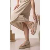 Melinta Shoes Melinta Gold Detay Dolgu Topuk Kadın Parmak Arası Sandalet - Bej