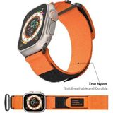 Metal Başlıklı Şık Tasarımlı Apple Watch Kordon 42MM 44MM 45MM 49MM Uyumlu Watch Ultra Kayış - Turuncu Siyah