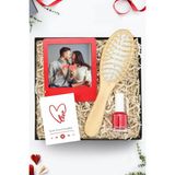 Mey İthalat Kırmızı Instagram Çerçeve & Ahşap Tarak & Pastel Oje Hediye Set