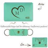 Miaju Açık Yeşil, Sevgilinizin İsmini Ve Harfini Kalbin İçine İşleyin! Kişiye Özel Cüzdan & Anahtarlık Set