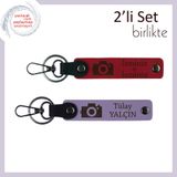 MiaWiki Fotoğraf Makinesi Figürlü İsme Özel Anahtarlık, Standart, MH-KAN-39784x2, kırmızı-mor menekşe, üniseks-yetişkin