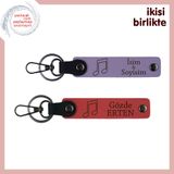 MiaWiki Kişisel İsim Yazılı Deri Anahtarlık Takımı, Standart, MH-KAN-35835x2, mor menekşe-nar çiçeği, üniseks-yetişkin