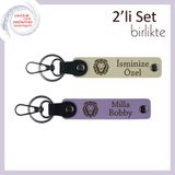MiaWiki Tarz Sahibi Erkeklere İsim Yazılabilir Anahtarlık, Standart, MH-KAN-38495x2, sütlü kahve-mor menekşe, erkek