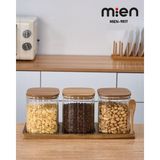 Mien Akasya Ahşap Standlı 3’lü Çizgili Cam Baharatlık Seti – Kare – 750 ml - Şeffaf - Açık Kahverengi - 3 Adet
