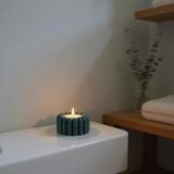 Mikasso Flora Tealight Mumluk – Zarif Çiçek Formu, 2 Yedek Mumlu Taş Tozu Yeşil - Çok Renkli