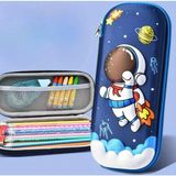 Mikasso Sevimli Dayanıklı Kabartmalı Çocuklar Için 3D Üç Boyutlu Astronot Kalemlik Kalem Kutusu Çantası Teks - Çok Renkli