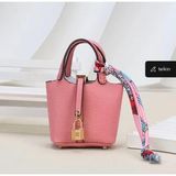 Mini Çanta Kolye Araba Iç Dikiz Aynası Dekorasyon High-End Deri Kulaklık Çantası Bozuk Para Cüzdanı Çok Fonksiyonlu Çanta Süsü Pink - Pembe