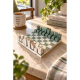 Mini Satranç Kutu Oyunu 17x17 cm – Dekoratif ve Taşınabilir Satranç Seti | Kompakt Boyut, Ev Dekorasyonu, Seyahat Dostu, Tüm Yaşlar İçin, Kutu İçinde Saklama
