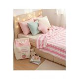 Miniso Lisanslı Strawberry Polar Battaniye 100 x 140 Cm – Süt Kutulu Taşınabilir Tasarım
