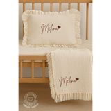 Minytrendy Kız Erkek Bebek isimli Nakışlı Müslin Yastık Kılıfı & Battaniye Set Bebek Hediyelik Anı Seti