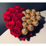 Mirabella Gift Siyah Kalpli Kutuda Ferrero Rocher Çikolata ve Kırmızı Gülden Oluşan Hediye Kutusu Sevgililer Günü , Anneler Günü, Arkadaşa Hediye