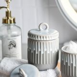 MISSYSSIM Qtip Tutucu Dispenser Kapaklı Banyo Kavanozu - 14 oz Seramik Eczacı Kavanoz Teneke Kutu Pamuklu Top Çubuklar için Yuvarlak Pedler Diş İpi Banyo Tuzları Şeker Vanity Makyaj Düzenleyici