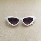 Mobgift Kadın Beyaz Retro Üçgen Cat Eye Güneş Gözlüğü
