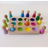 Moccotoys Peg Bebek ve Tabla Eşleştirme Insan Figürleri Ahşap Oyuncak (Waldorf) - 12 Renk - Açık Kahverengi