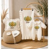 Moda Lime Isme Özel Baskılı Taç ve Arma Temalı 5'li Hastane Çıkışı Seti - 4 Kat Müslin Yenidoğan Bebek Seti (Tulum, Battaniye, Yastık Kılıfı, Şapka, Eldiven) - Ekru