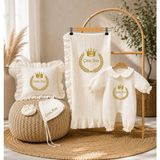 Moda Lime Isme Özel Taç ve Defne Yaprağı Temalı 5'li Hastane Çıkışı Seti - 4 Kat Müslin Yenidoğan Erkek Bebek Seti (Tulum, Battaniye, Yastık Kılıfı, Şapka, Eldiven) - Ekru