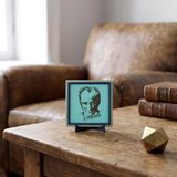 Modern Atatürk Portreli Asil Obje 10x10 cm | Evinizin her köşesine anlam katan modern tasarım, asil duruşuyla çalışma masası için özel olarak tasarlanmış parça