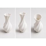 Modern Burgulu Dekoratif Vazo – Özgün Tasarımlı Şık Masa ve Raf Süsü | Spiral Form, Konsol Dekorasyonu, Beyaz Renk, 3D Baskı Görünüm, Çiçekli Ağız