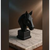Modern Low-Poly At Başı Heykeli – Dekoratif 3D Geometrik Tasarım, Ev & Ofis İçin Şık Sanat Objeleri - Low-poly sculpture of a horse's head