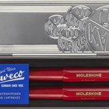 Moleskine x Kaweco Dolma Kalem, ABS Plastikten, Altın Kaplama Uçlu, M Boyutunda Tükenmez Kalem, Yedek Kalem 1,0 mm, Mavi Mürekkep ve 6 Mavi Mürekkep Kartuşu Dahil, Renk Kırmızı