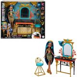 Monster High Cleo'nun Havalı Bakım Günü Oyun Seti HXH96 - Siyah
