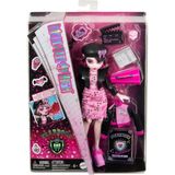 Monster High Fearbook Draculaura Moda Bebeği Ceket, Yıllığı ve Film Kulübü Aksesuarları - Pembe