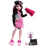 Monster High Kolej ceketi, yıllık, senaryo ve film dekorları dahil, film kulübü temalı Gizemli Yıllık Draculaura bebek ve aksesuar seti, HXW30