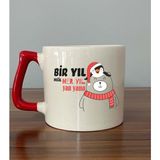 Mor Mürekkep Bir Yıl Değil Her Yıl Yan Yana Penguen Baskılı Kırmızı Kulplu D Yılbaşı Kupası - Açık Gri - Beyaz - 200 ml