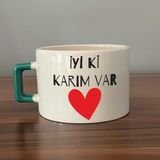 Mor Mürekkep Iyi Ki Karım Var Baskılı Yeşil Kulplu C Sevgililer Günü Fincanı - Açık Gri - Beyaz - 200 ml