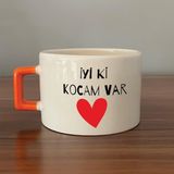 Mor Mürekkep Iyi Ki Kocam Var Baskılı Turuncu Kulplu C Sevgililer Günü Fincanı - Açık Gri - Beyaz - 200 ml
