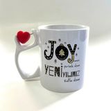 Mor Mürekkep Joyumuz Yerinde Olsun Baskılı Dönen Kalp Figürlü Yılbaşı Kupası - Açık Gri - Beyaz - 200 ml