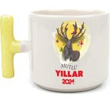 Mor Mürekkep Mutlu Yıllar 2024 Geyik Baskılı Sarı Kulplu T Yılbaşı Kupası - Açık Gri - Beyaz - 200 ml
