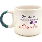 Mor Mürekkep Öğretmen Öğrencinin Gülüşüne Düşen Ilk Cemredir Baskılı Yeşil Kulplu P Kupa - Açık Gri - Beyaz - 200 ml