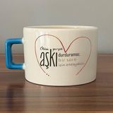 Mor Mürekkep Ölüm Gerçek Aşkı Durduramaz Baskılı Mavi Kulplu C Fincan - Açık Gri - Beyaz - 200 ml