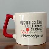 Mor Mürekkep Oynatmama Az Kaldı Doktorum Nerede Baskılı Kırmızı Kulplu D Kupa - Açık Gri - Beyaz - 200 ml