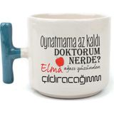 Mor Mürekkep Oynatmama Az Kaldı Doktorum Nerede Baskılı Mavi Kulplu T Kupa - Açık Gri - Beyaz - 200 ml