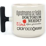 Mor Mürekkep Oynatmama Az Kaldı Doktorum Nerede Baskılı Siyah Kulplu T Kupa - Açık Gri - Beyaz - 200 ml