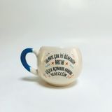 Mor Mürekkep Solmayı Çok İyi Öğretndim Artık Çiçek Açmanın Hakkını Vereceğim Baskılı Mavi Kulplu Balon Kupa - Beyaz