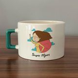 Mor Mürekkep Süper Mom Pelerin Baskılı Yeşil Kulplu C Fincan - Açık Gri - Beyaz - 200 ml