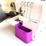 Morpiko Overlok Makinesi Atık Kutusu – Singer 14SH654, 14SH754, 14HD854, HD0405S, S010L Modelleriyle Uyumlu – İplik ve Kumaş Artıkları İçin 3D Yazıcı Üretimi Çöp Kutusu, Mor, Medium