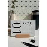 MSticker 2026 Tipografik Masa Takvimi | Siyah Beyaz Minimal Tasarım | Ahşap Standlı Modern Takvim