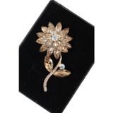 Mutluluğun tohumu Lotus çiçeği broş gold renkli pırlanta taşlı kadın yaka iğnesi lotus çiçekli broş