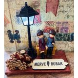 Myk Hediye Ve Sanat Atölyesi Işıklı Sevgili Sokak Lambası Dekoratif Biblo - Ferforje Kalp Ahşap Kaideli