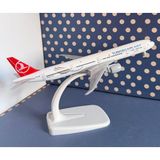 MYK Hediye ve Sanat Atölyesi Türk Hava Yolları Boeing 777-300 Metal Maket Uçak MYK Hediye ve Sanat Atölyesi