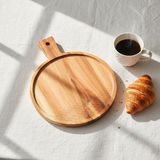 Nacario Deconox Doğal Akasya Ahşap Yuvarlak Sunum Tahtası ve Servis Tepsisi – 28.5 cm Özel Motif Desenli ve Kulplu Pizza, Peynir ve Pasta Tabağı