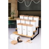 naturelove 12'Li Standlı Doğal Ahşap Vakumlu Kapaklı Porselen Görünümlü Akrilik Baharatlık 300ML Etiket Kaşıklı