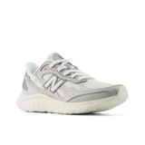 New Balance Kadın Fresh Foam Arishi V4 Tiralux Koşu Ayakkabısı, Gümüş Metalik/Yansıma/Nb Beyaz, 40.5 EU