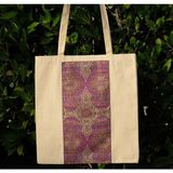 New Bazaar Kanvas Bez Çanta - Dokuma Kumaş Desenli - Iç Cepli ve Cırtlı - 36 x 40 cm - Mor Halı Desenli - Renkli